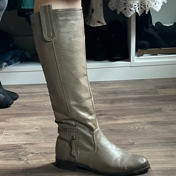 Taupe tall boots in good condition - Picture 1 of 2